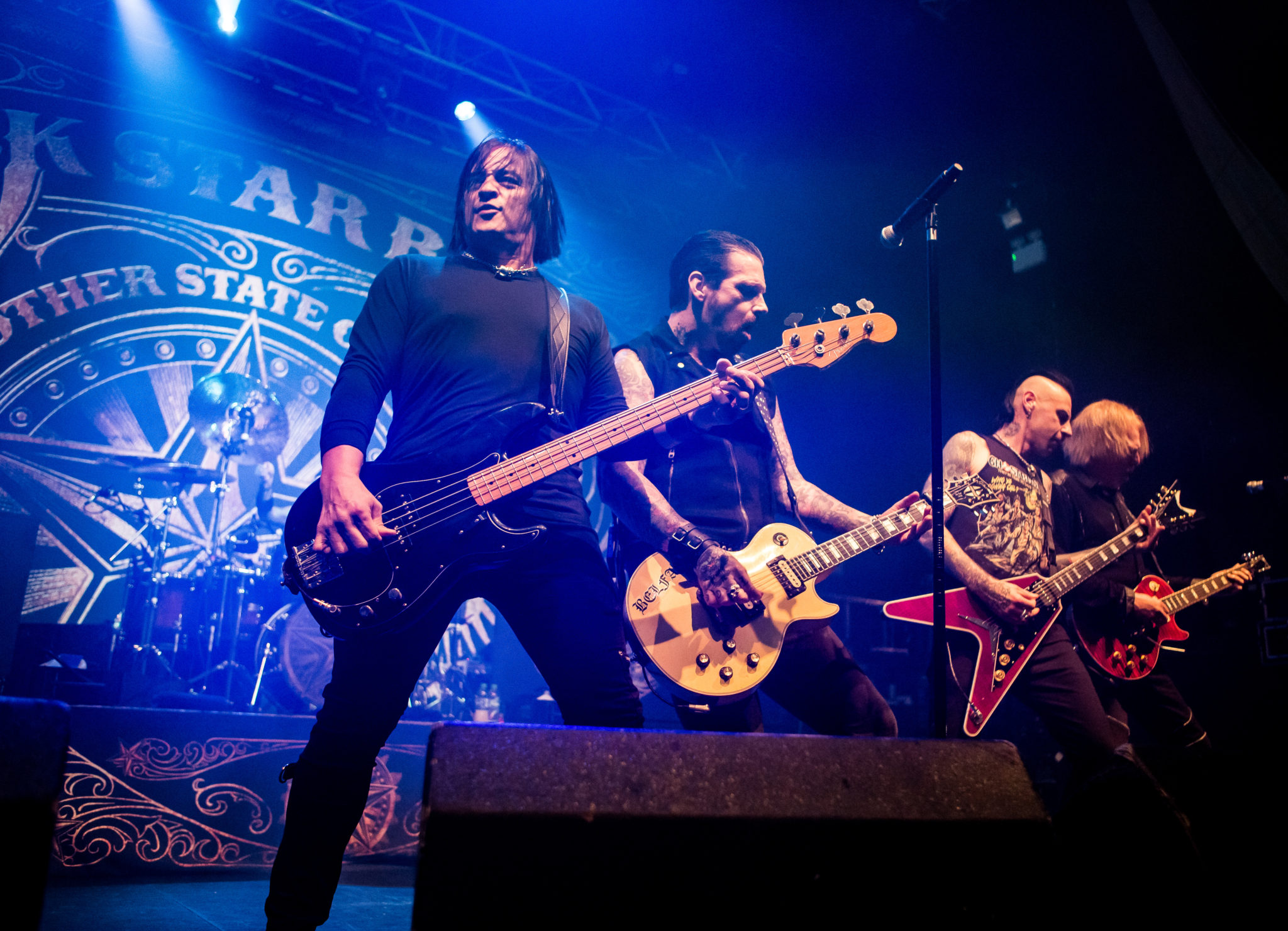 Blackstar st james. Группа Black Star Riders. The Arc Riders группа. Black Star Riders концерт. Star Rider.